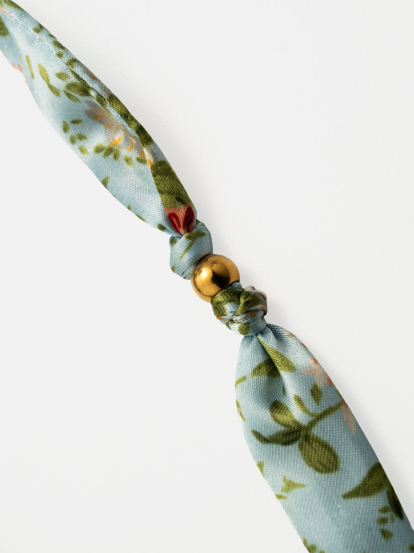 Altın Çiçekli Kumaş Kolye